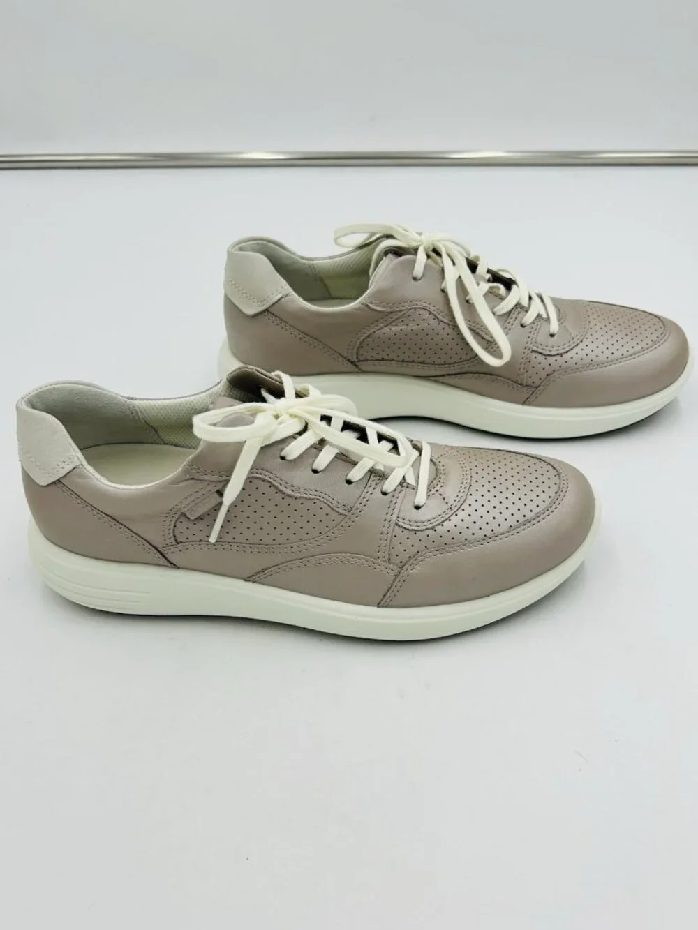 Ecco Womens 9.5 Soft Runner Grey Rose Metallic/Shadow White Sneakers New in Box